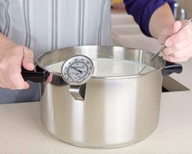 控制牛奶的热度